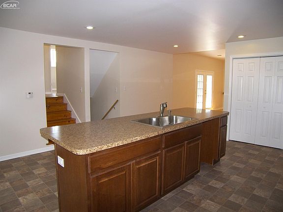 4th image of 2370 Maplelawn Dr