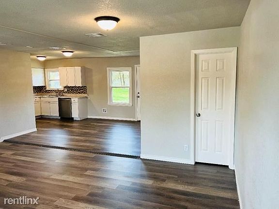 4th image of 2909R Larry Dr