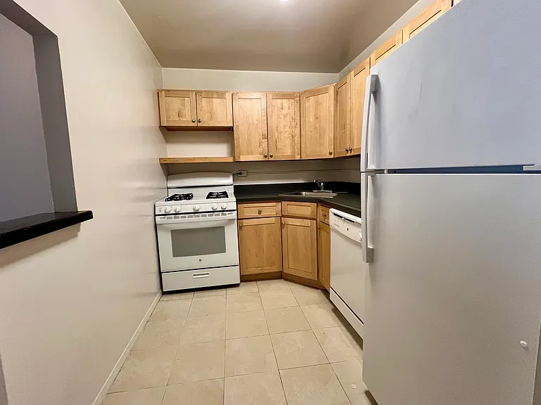 320 E 65th St #520 — Photo 3
