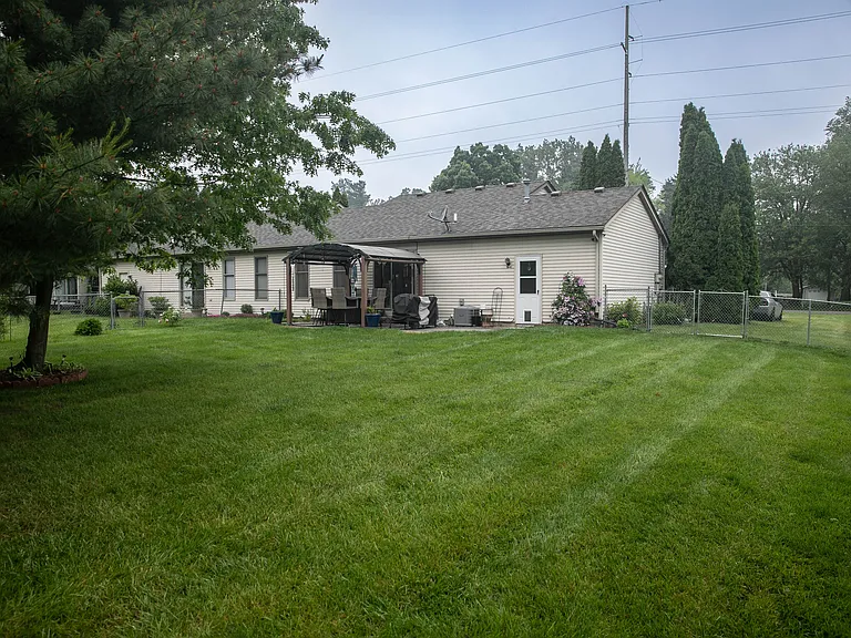 1389 W Sterns Rd — Photo 4