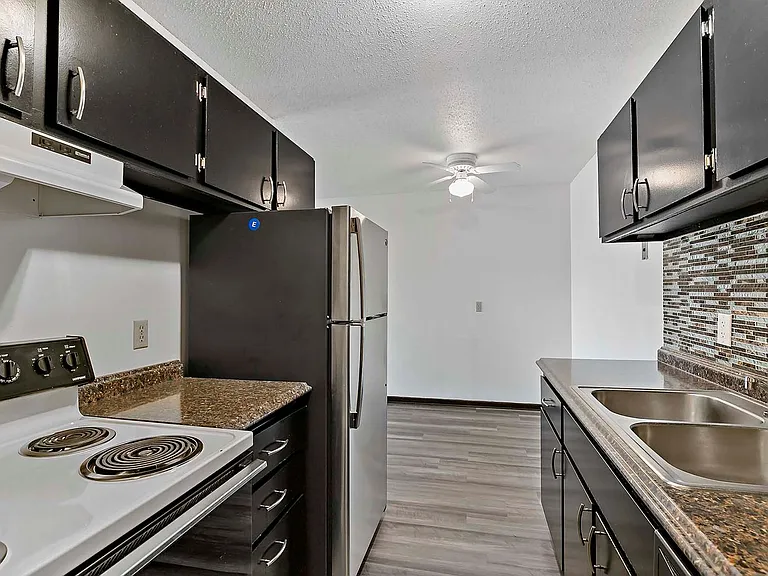 Winnetka Village Apts — Photo 20