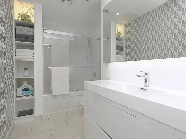 43 Hanna Ave #202 — Photo 5