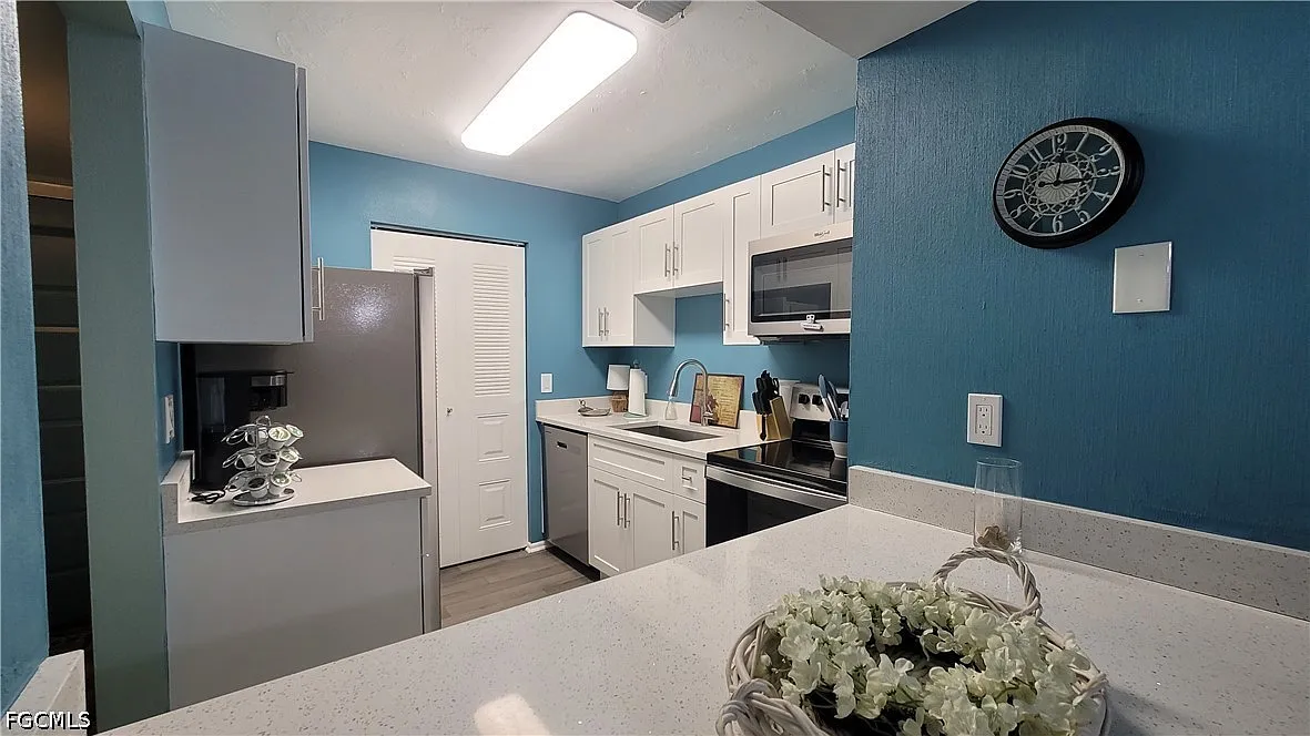 2 bed, 2.0 bath, 869 sqft, $3,000 — Photo 3