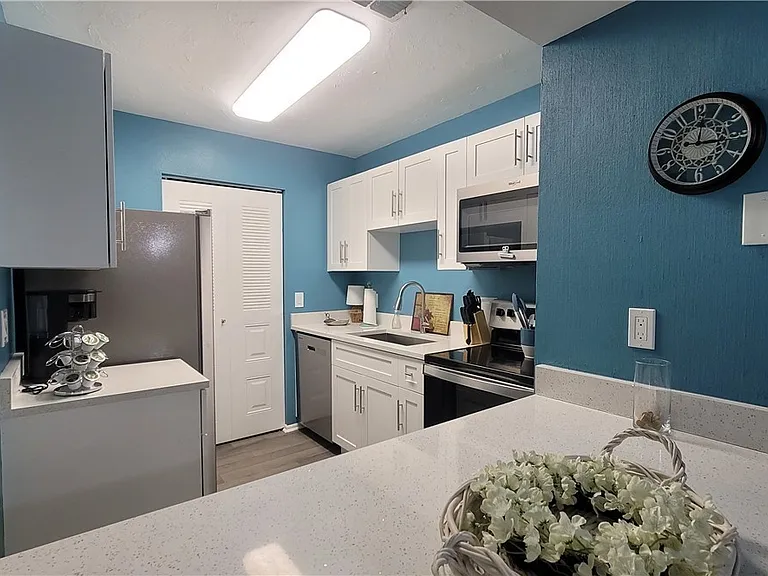 17420 Birchwood Ln #8 — Photo 3