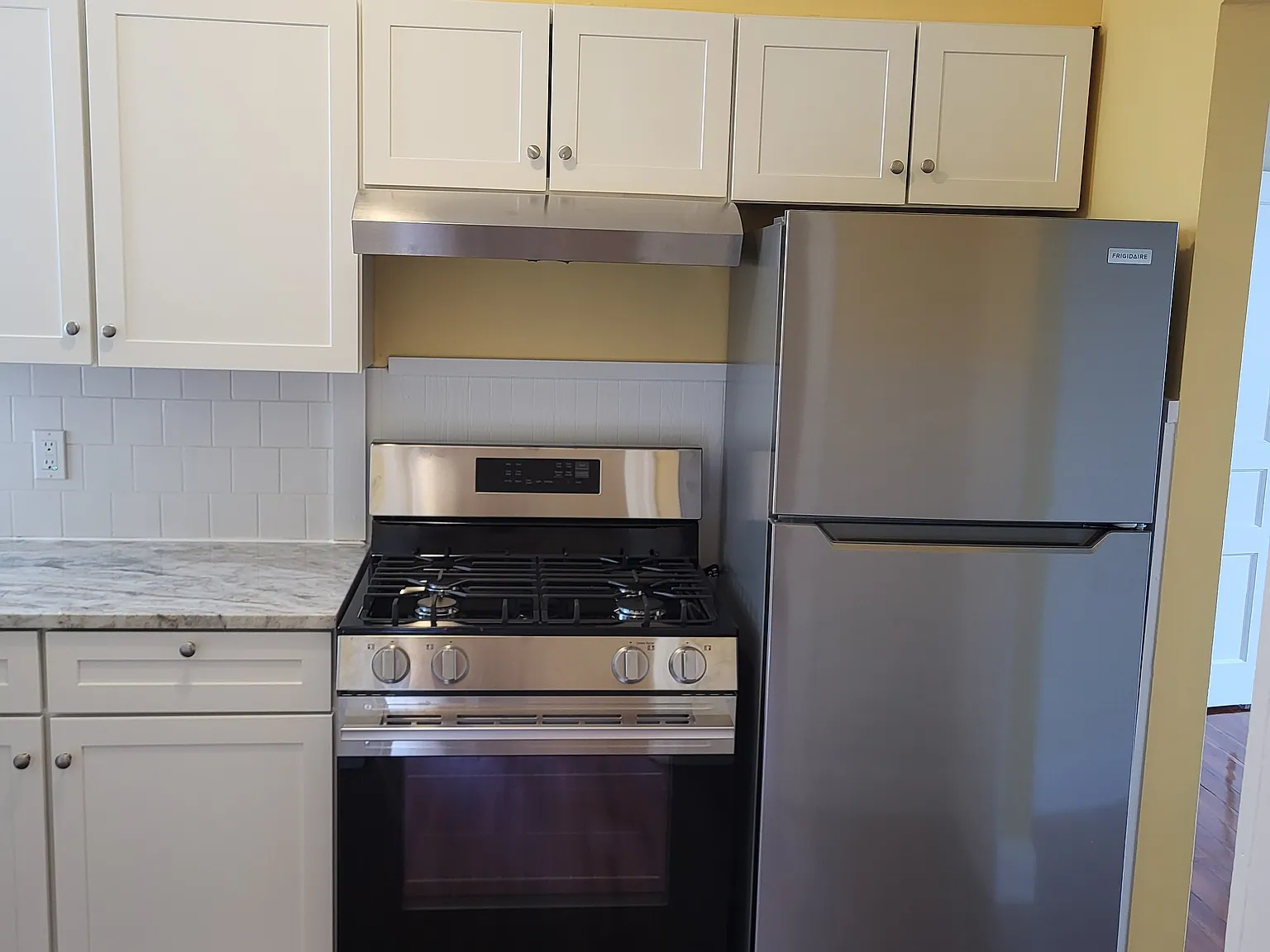 2 bed, 600 sqft, $2,000 — Photo 2