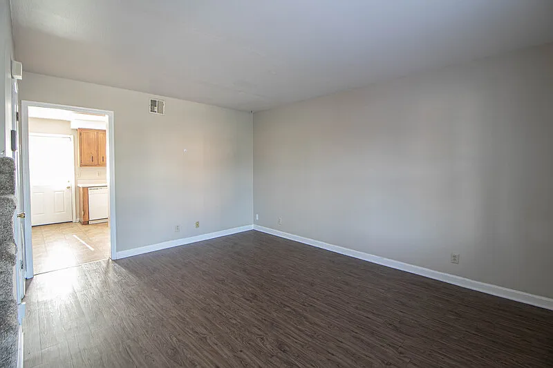 2 bed, 1.5 bath, 1000 sqft, $830 — Photo 3