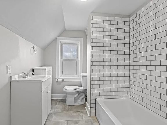 5th image of 2905 N Centre St #3