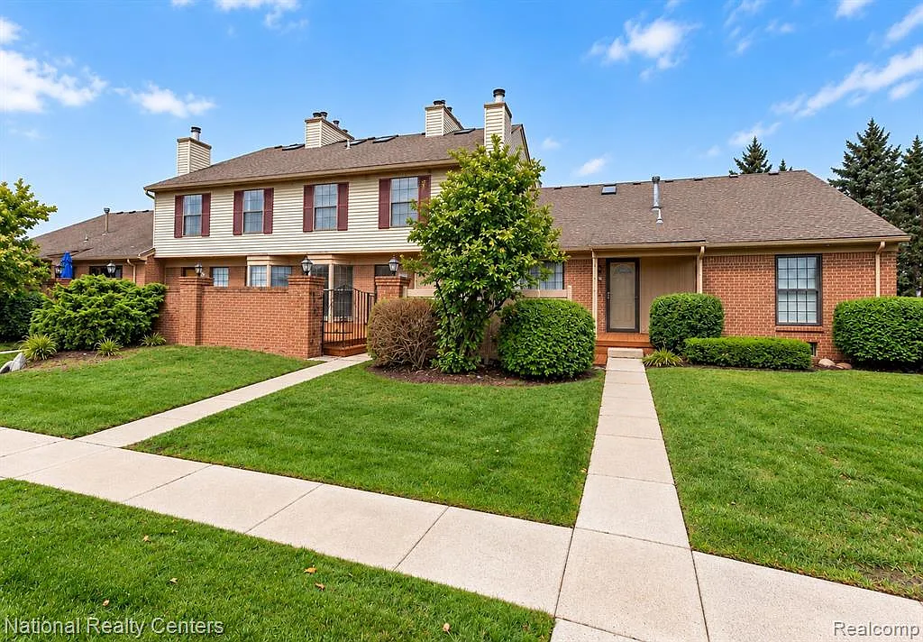 2 bed, 1.5 bath, 1334 sqft, $1,900 — Photo 4