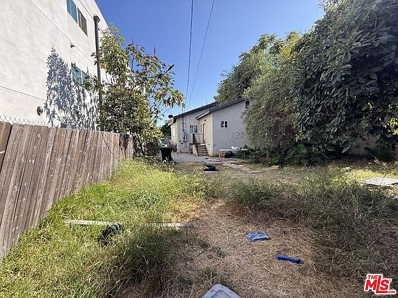 2nd image of 923 E 25th St