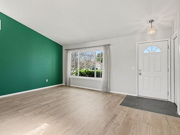 4th image of 4606 Country Hill Dr SE