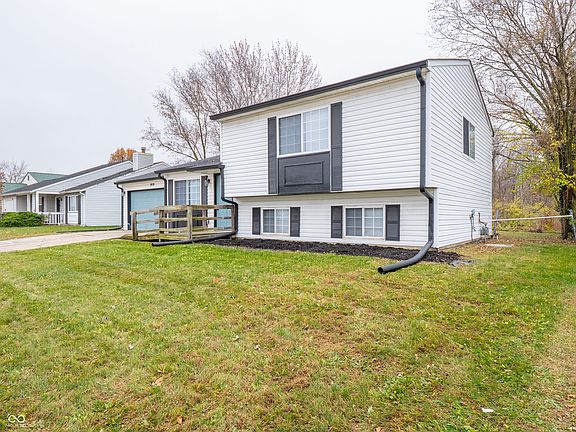 4th image of 7639 Hoyt Ave
