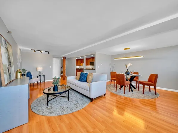 200 Market St APT 607, Lowell, MA 01852