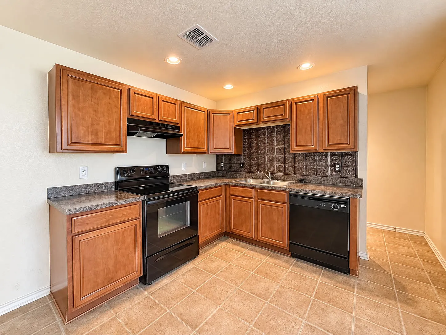 3 bed, 2.5 bath, 1872 sqft, $1,545 — Photo 4