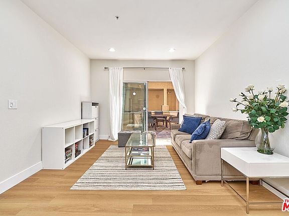 3rd image of 2321 W 10th St Unit 102