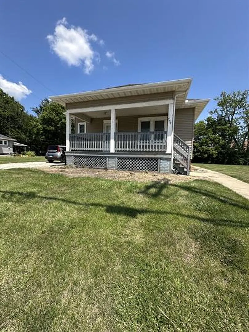 704 N Lincoln Ave photo 1