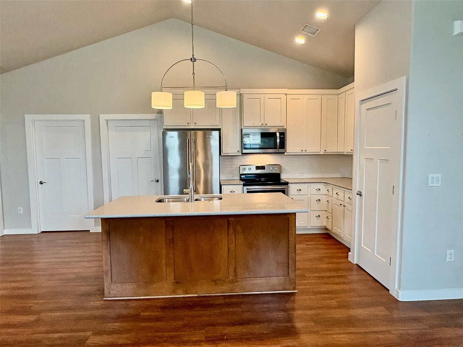 2 bed, 2.0 bath, 1200 sqft, $1,850 — Photo 3