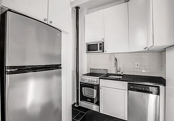 4th image of 208 W 23rd St APT 416