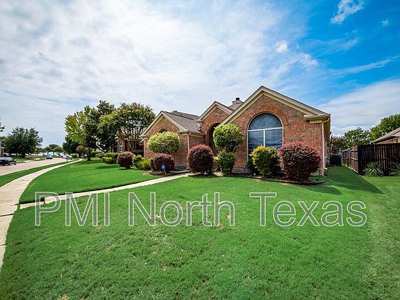 3rd image of 6905 Chateau Dr