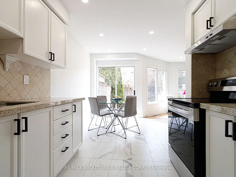 1114 Lindsay Dr — Photo 13