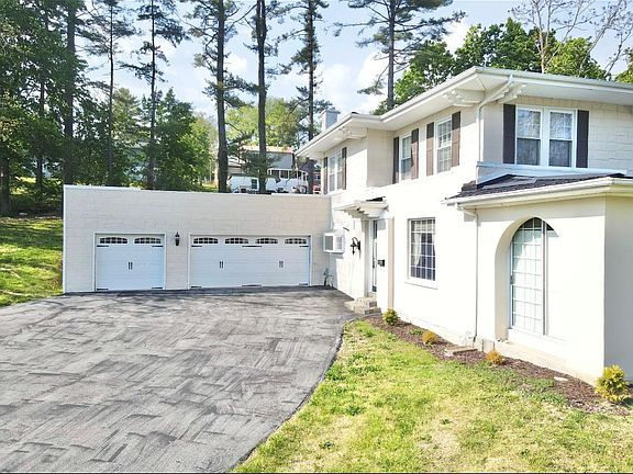 3rd image of 515 Oakhurst Ave
