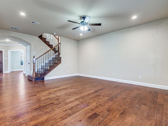 5th image of 606 Seneca Blvd