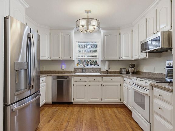 3rd image of 313 Squires Creek Rd