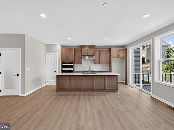 4th image of 44 Grayson Ln