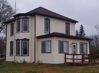 515 1st St, Nemaha, NE 68414