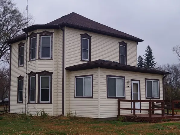 515 1st St, Nemaha, NE 68414