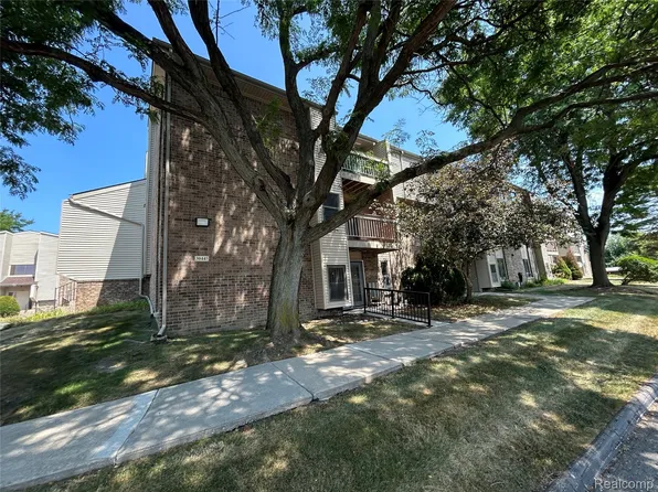 30445 W Forteen Mile Rd APT 69, Farmington, MI 48334