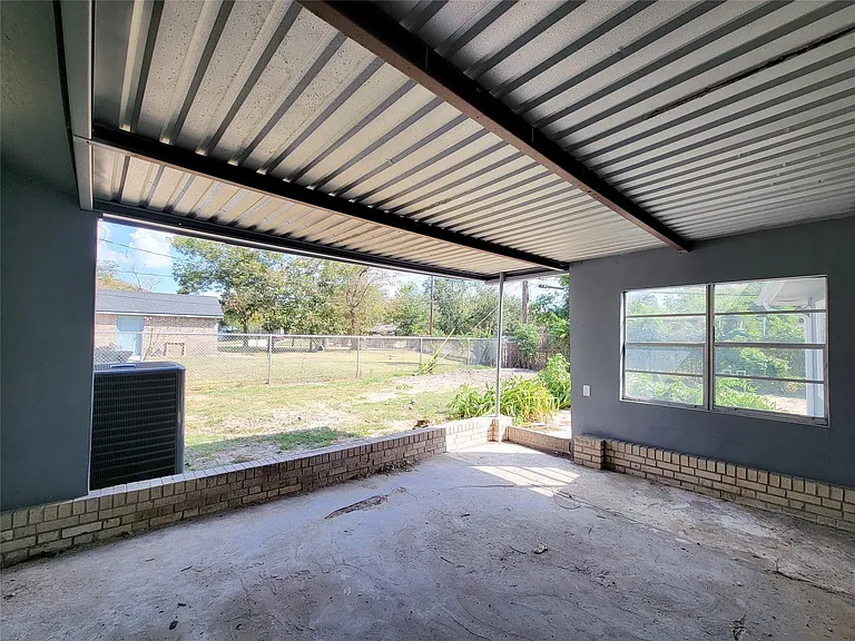 7426 Bigwood St — Photo 31