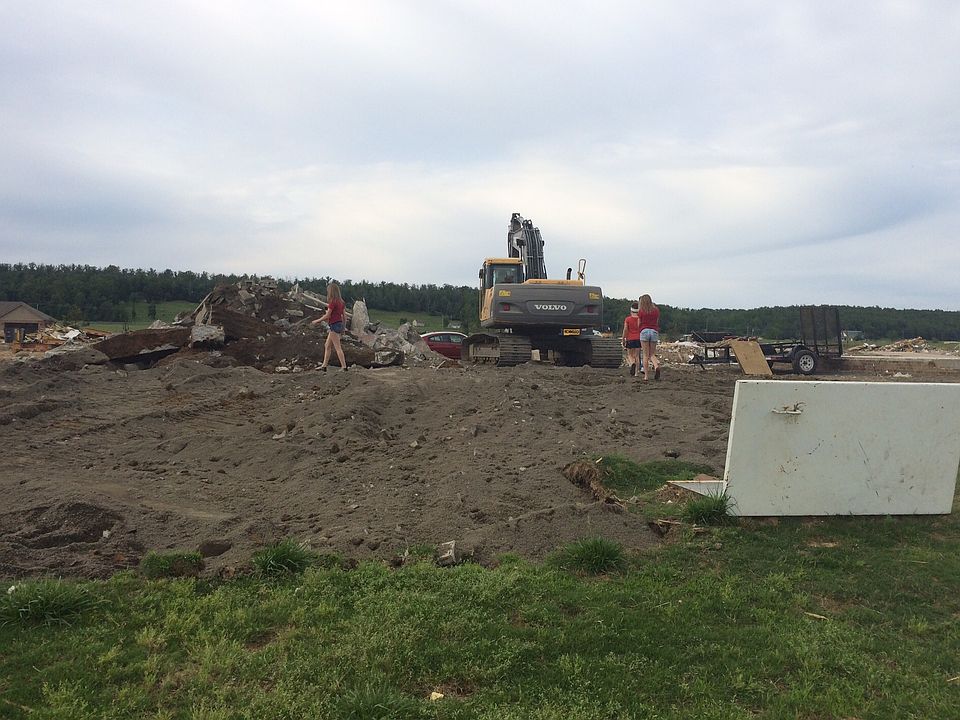 2nd image of 20 Aspen Creek Dr