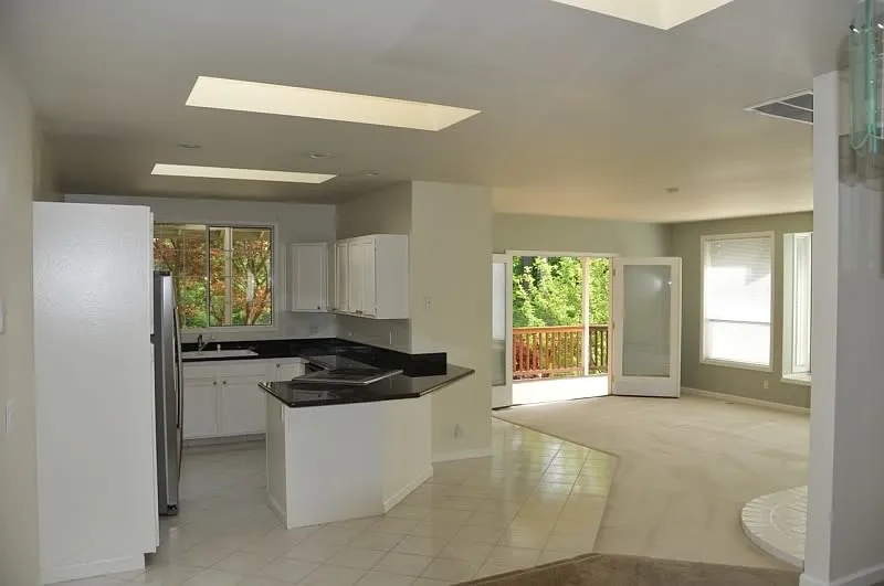 12454A Juanita Dr NE, Kirkland — Photo 2