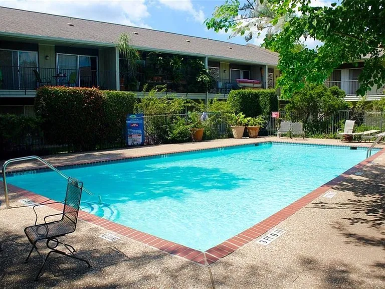 500 E Riverside Dr #122 — Photo 9