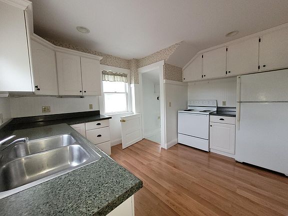 4th image of 240 E Orchard Ave