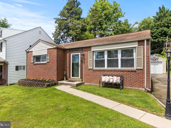 14004 Barcalow St, Philadelphia, PA 19116