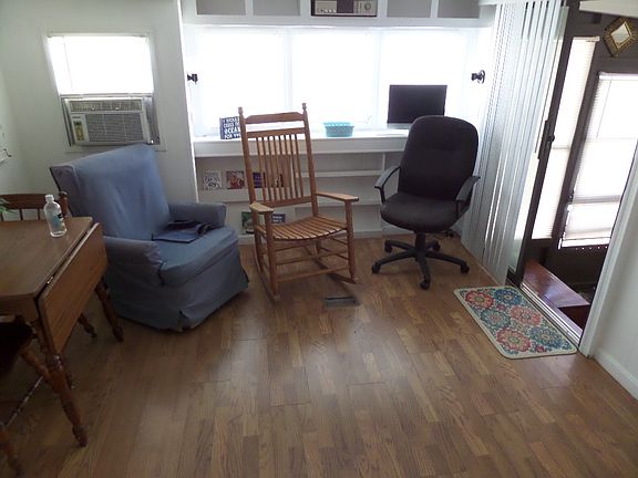 3rd image of 34646 Lillian St