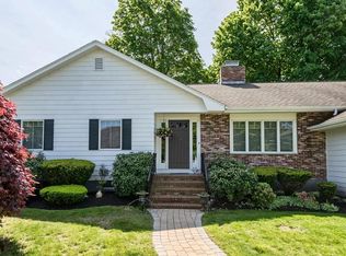 7 Lakeshore Dr, Wakefield, MA 01880