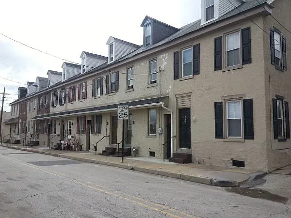 171 S Washington St photo 1