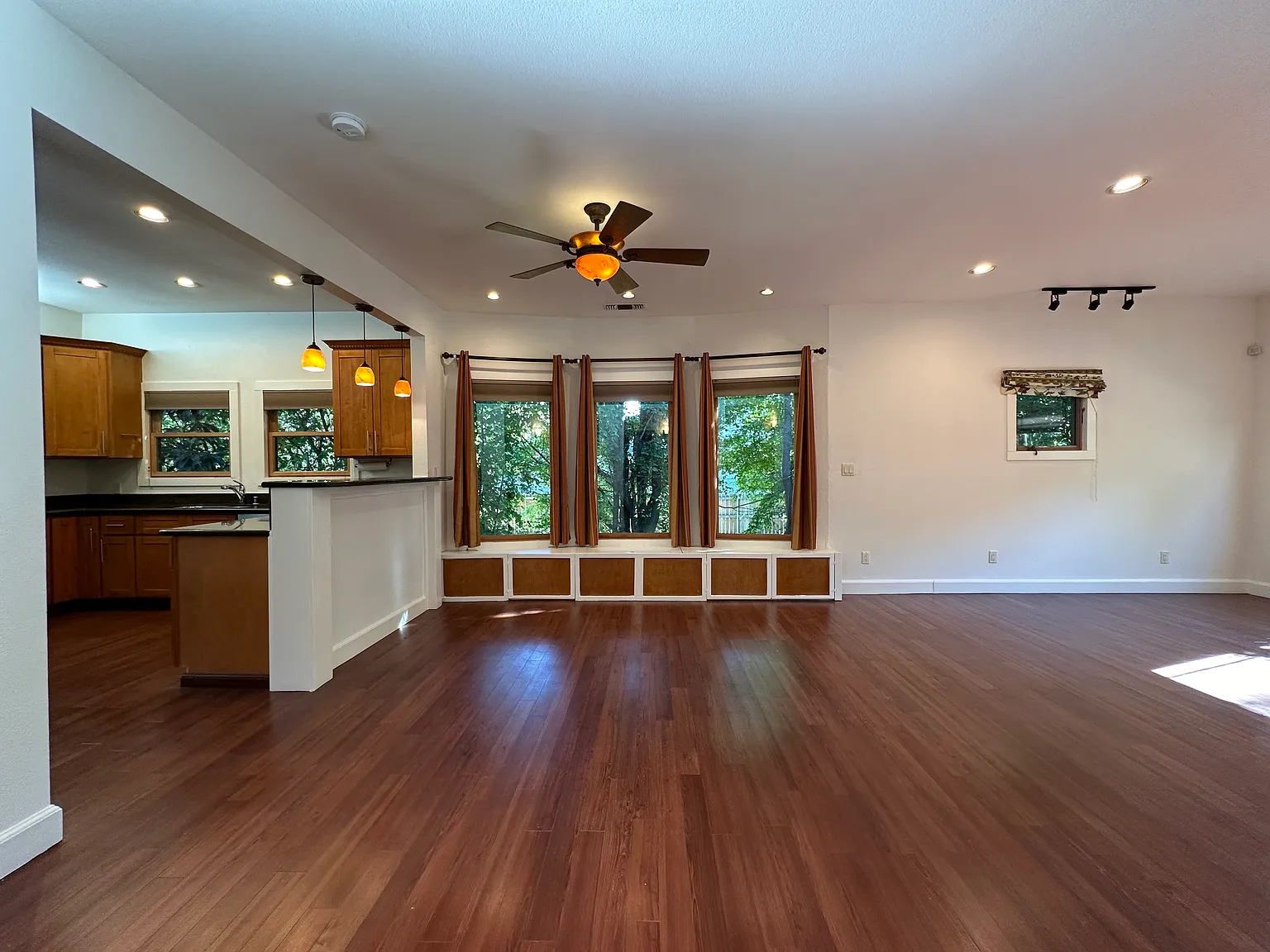2 bed, 1012 sqft, $2,980 — Photo 2