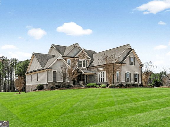 5th image of 829 Christopher Rd