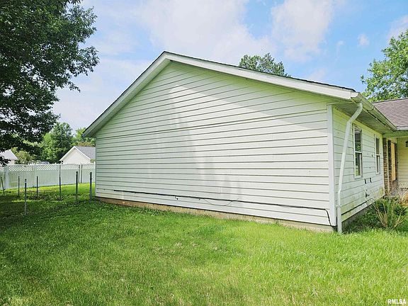 5th image of 1605 E Pickett Ln