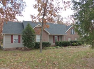 1077 Archer Dr, White House, TN 37188