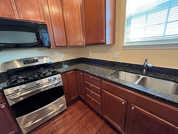 4th image of 2607 Glenriver Way