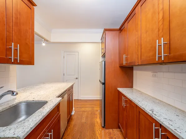 259 Bennett Avenue image 5 of 10