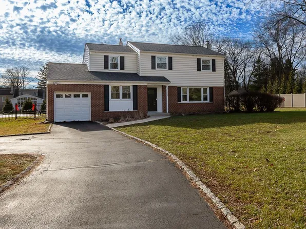 1608 Winding Dr, North Wales, PA 19454