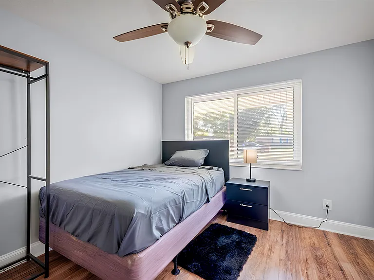 Holly Hill Cv — Photo 1