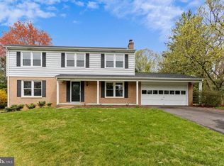 16519 Grande Vista Dr, Rockville, MD 20855
