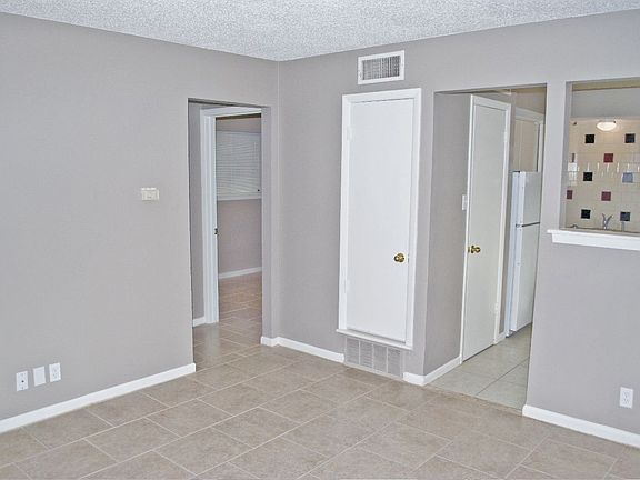 3rd image of 806 E 13th St APT 207