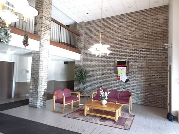 3rd image of 1460 Fairlane Dr APT 423